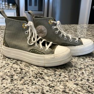 Women’s Converse Autumn Embroidery lift platform size 6.5 high top